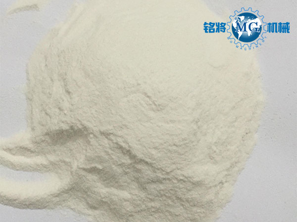 膩?zhàn)臃鄢杀径嗌馘X一噸，膩?zhàn)臃劾麧櫾趺礃樱? /> 
</p>
　　<strong>膩?zhàn)臃鄢杀径嗌馘X一噸</strong><br />
　　因地域原料差價(jià)，生產(chǎn)成本高低不一，鈣粉原料一般每噸120元/噸+膠粉原料100元+包裝35元+工時(shí)費(fèi)20元+房租費(fèi)？+電費(fèi)？+運(yùn)費(fèi)？<br />
　　<strong>外墻膩?zhàn)佣嗌馘X一噸</strong><br />
　　普通的1500左右，好的3500左右<br />
　　<strong>內(nèi)墻涂料價(jià)格多少多少錢一噸</strong><br />
　　高檔內(nèi)墻8000中檔5000淀粉的能賺就走<br />
　　<strong>膩?zhàn)臃鄣膬r(jià)格</strong><br />
　　網(wǎng)友一：膩?zhàn)臃凼且淮淮陌b好來賣的，我們一般裝修房子時(shí)候用的多，我家去年裝修的時(shí)候也買了很多，價(jià)格也不貴，一袋是35塊錢，一袋是50多斤，希望對你有幫助。<br />
　　網(wǎng)友二：內(nèi)墻膩?zhàn)臃叟l(fā)價(jià)格在2800元左右一噸，一般是由基料、填料、水和助劑等組成。基料，也稱粘結(jié)劑，是膩?zhàn)拥淖铌P(guān)鍵組分，主要起粘結(jié)等各種作用。膩?zhàn)幼畛Ｓ玫恼辰Y(jié)劑是水泥和有機(jī)聚合物，有機(jī)聚合物又有乳液和乳膠粉之分。如果是普通的水性膩?zhàn)臃郏?21膩?zhàn)臃郏┑脑?，百公里?nèi)3噸以上送貨的話，價(jià)格在320到350左右?？词裁礃拥拇蟾?00-550之間<br />
　　網(wǎng)友三：看什么樣的大概400-550之間，各地原材料不一樣價(jià)格也不一樣，我說的是平常的<br />
　　<strong>膩?zhàn)臃鄣睦麧?/strong><br />
　　膩?zhàn)臃凼袌鰞r(jià)一般在400—600元/噸。減去你的實(shí)際成本之后就可以算出利潤能夠有多少了。<br />
　　膩?zhàn)臃鄢杀径嗌馘X一噸，膩?zhàn)臃劾麧櫾趺礃泳褪且陨系膬?nèi)容了，每個廠家的生產(chǎn)成本都不一樣，很難有一個確切的數(shù)字，原材料價(jià)格都在波動，只有結(jié)合自己的實(shí)際情況才能算出來成本和利潤怎么樣。<br />
                </div>

                <div   id=