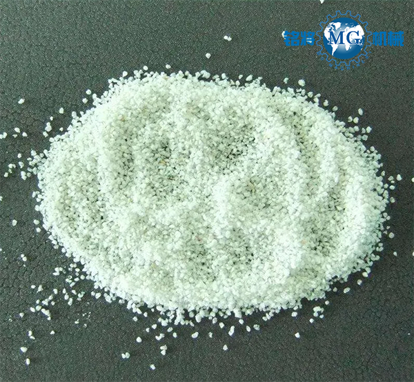 ?；⒅? /> 
</p>
　　玻化微珠保溫砂漿是一種適用于建筑內(nèi)外墻粉刷的新型保溫節(jié)能砂漿材料，是以?；⒅轭w粒和膠凝材料等共同構(gòu)成的干粉砂漿，具有防火防凍、節(jié)能利廢、耐老化、價格低廉和保溫隔熱等特點。<br />
　　<strong>4、海泡石</strong><br />
<p>
	　　海泡石是一種纖維狀多孔非金屬礦物材料，具有極大的比表面積（理論值900m2/g），由于海泡石的簇狀纖維中存在大量的納米級微孔和中孔孔道，因此海泡石具有高效的隔熱作用，其次海泡石還具有可塑性強、粘結(jié)性能好、不燃、耐久性好、無毒無害等特性。
</p>
<p style=