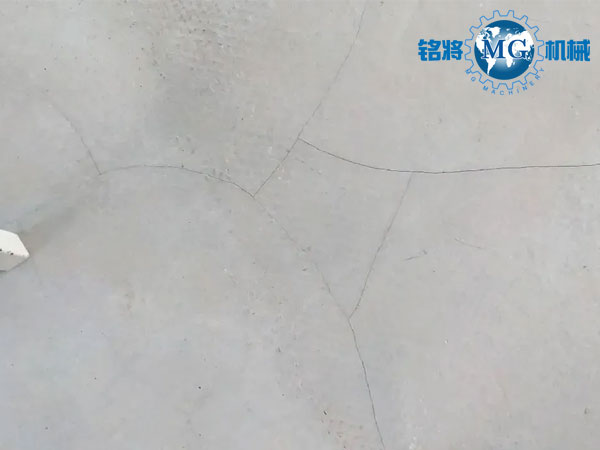 都說石膏基自流平抗開裂，可為啥到處開裂？